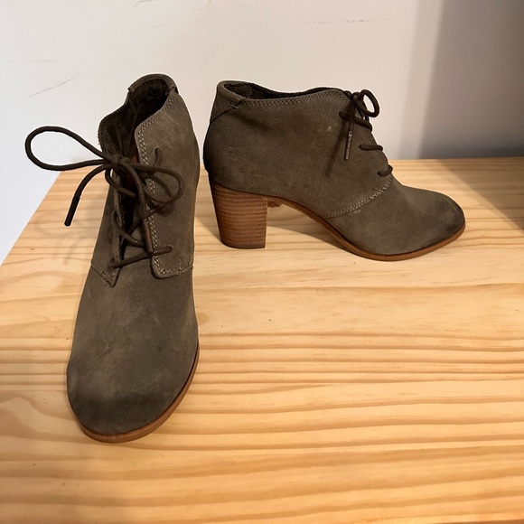 Toms Lunata distressed lace up booties 6.5 - Picture 1 of 6